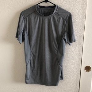 NIKE Men's Athletic/Workout Shirt
